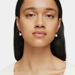 Pendientes cortos con baño de oro 18 kt sobre plata y perla Gloss