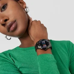 Reloj analógico con brazalete de acero IP negro y cristales T-Logo