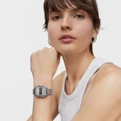 Reloj digital con brazalete de acero D-Logo New