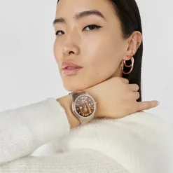 Reloj smartwatch con brazalete de acero, acero IP rosado y zirconias blancas T-Shine Connect
