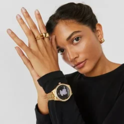 Reloj smartwatch con brazalete de acero IP dorado y zirconias blancas T-Shine Connect